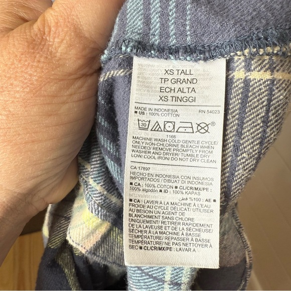 Old Navy Women’s The Boyfriend Shirt Flannel Blur Plaid Button Up Size XS Tall - Picture 3 of 5